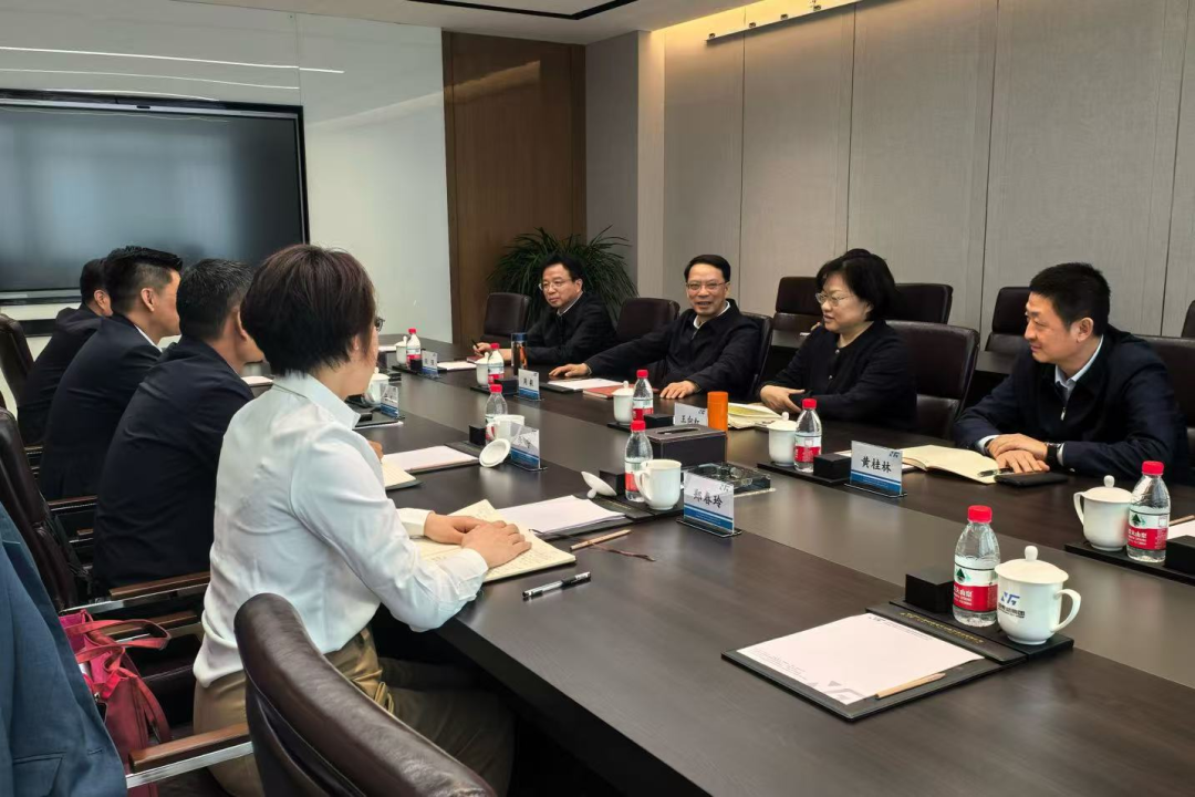 市人大常委会开展主任接待代表日活动
