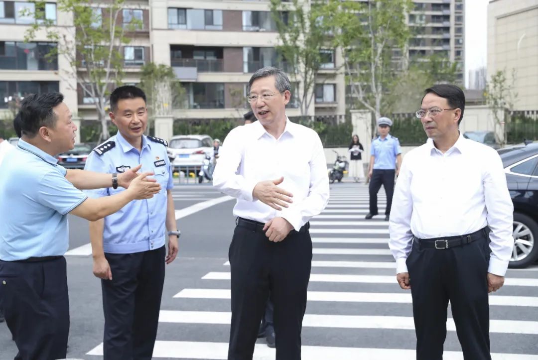 省人大常委会副主任周广智带队来淮开展道路交通安全...