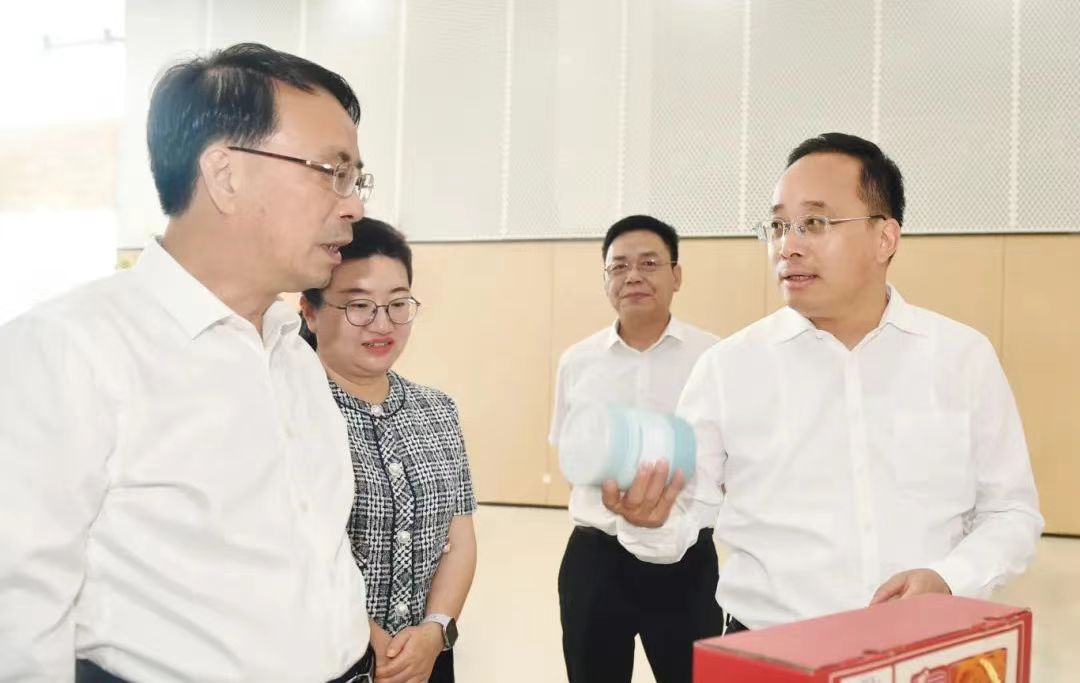用心用情用力办实事惠民生