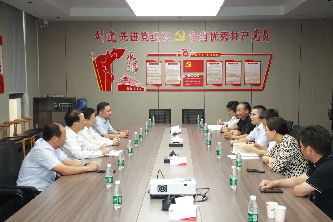 周毅到挂钩联系村调研推进经济薄弱村提升工作