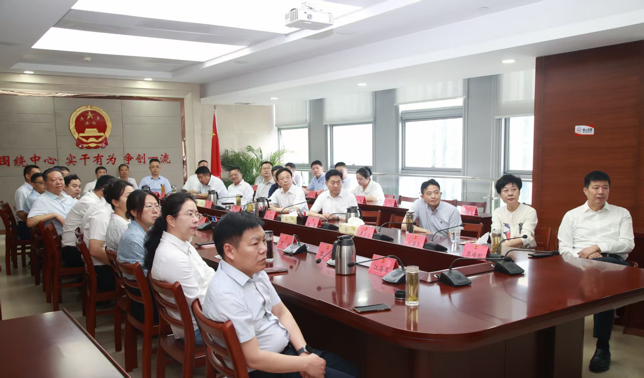 市人大常委会机关组织收看纪念中国人民抗日战争暨世...