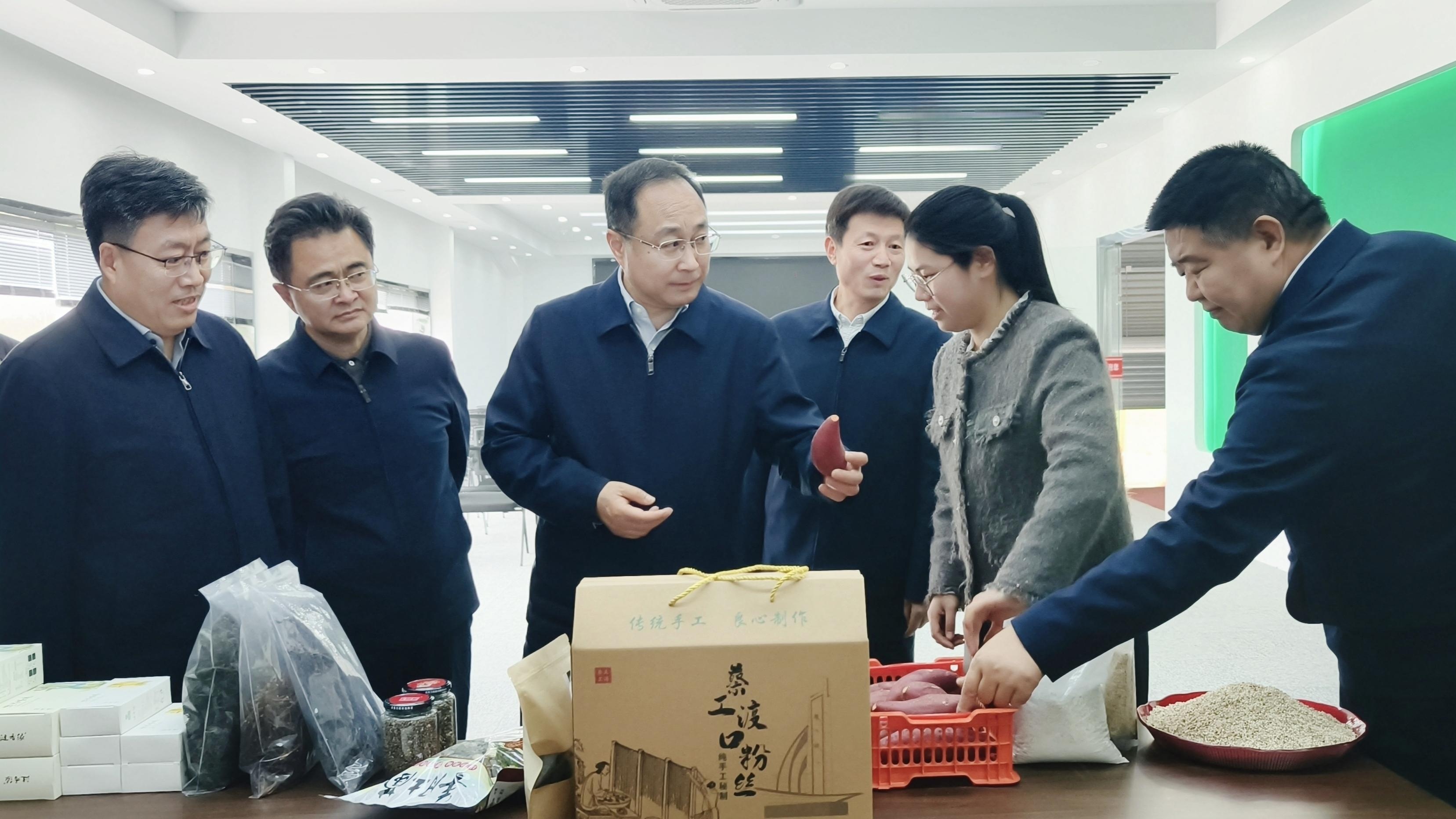 周青调研涟水县人大工作