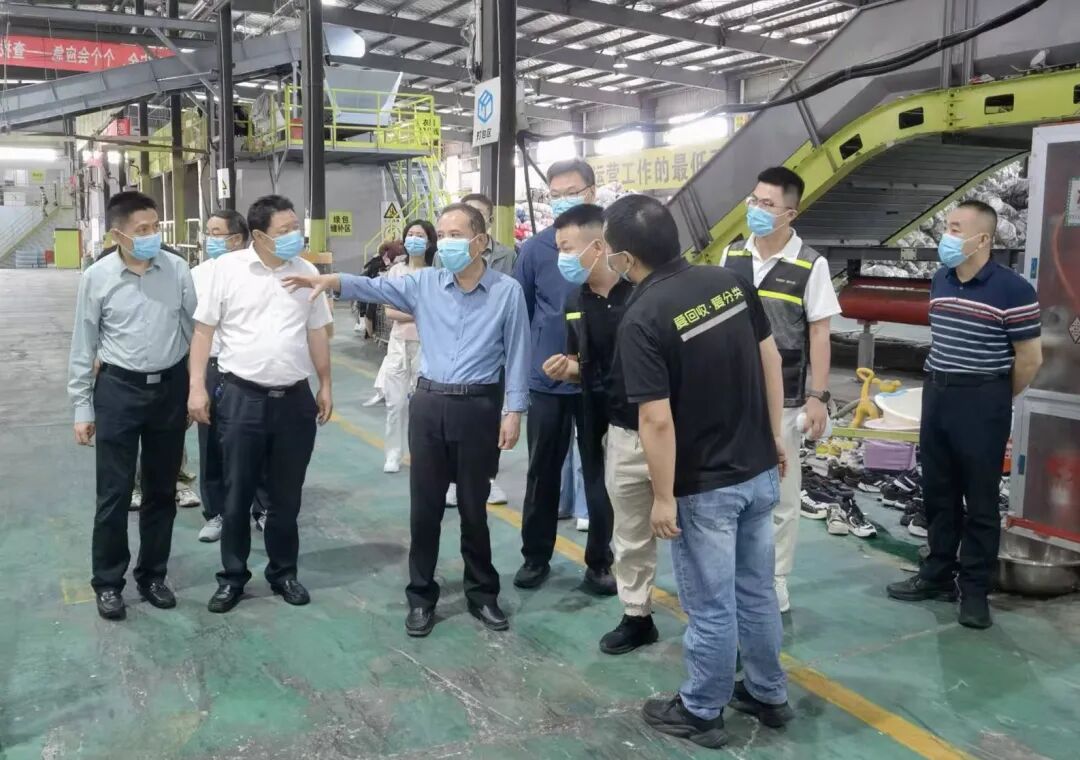 市人大常委会调研生活垃圾分类、运输和处置工作