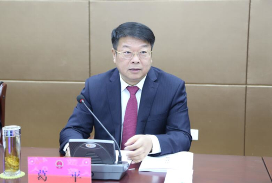 市人大常委会副主任李冰,刘华,党组成员许步健,秘书长应群出席会议.