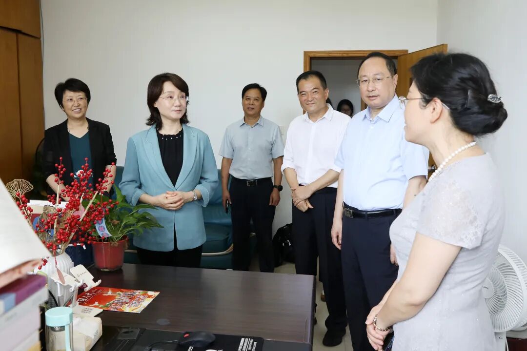 省人大常委会副主任王学锋来淮调研